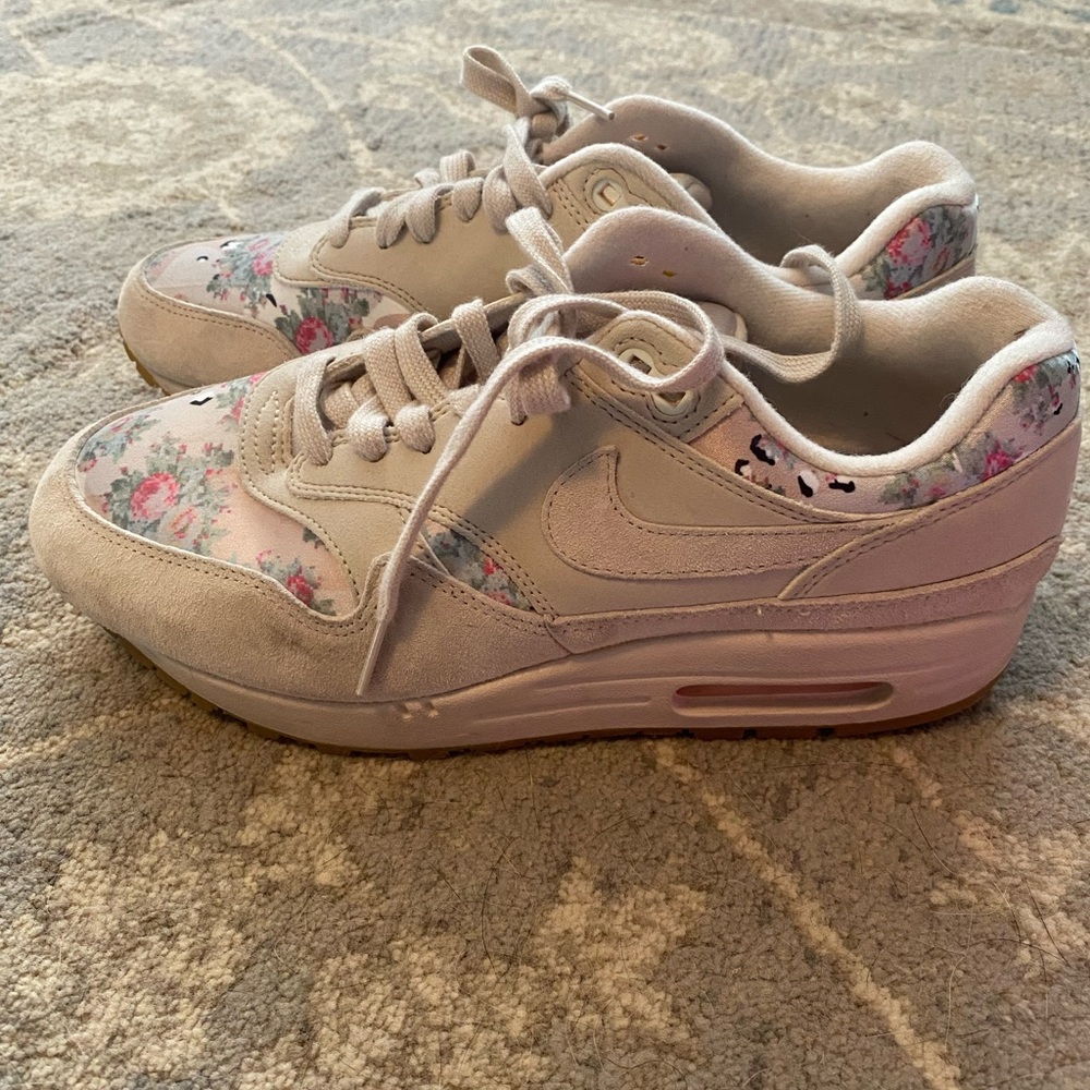 Nike Women's Floral Sneakers - Cream and Pink